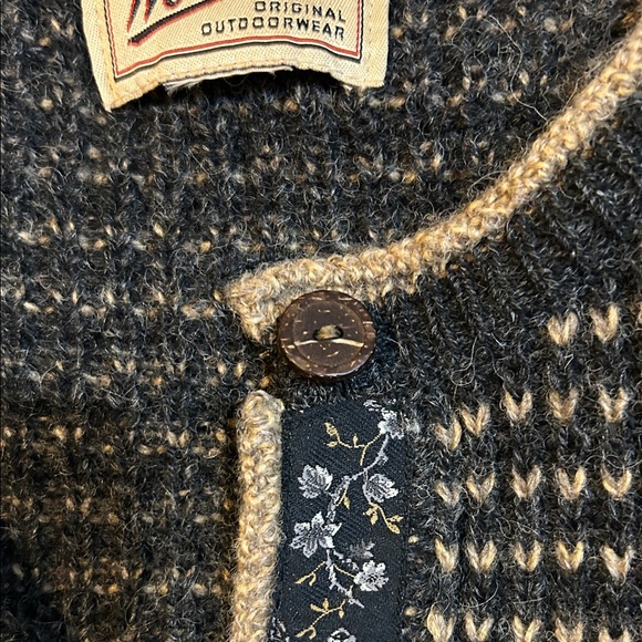 Vintage Pendleton charcoal grey and oatmeal Cardigan Sweater with floral trim - Picture 11 of 12